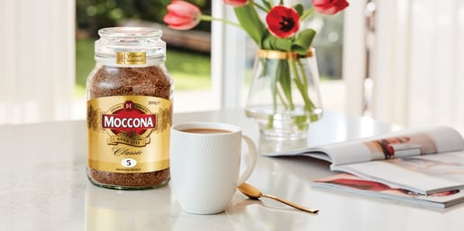 moccona classic medium roast coffee flowers table 2